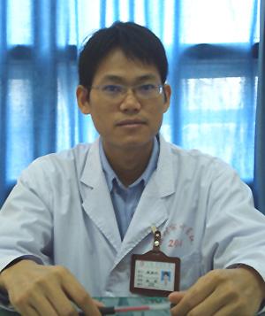 �񾭸�ϸ����Ӧ����չ��
�񾭸�ϸ����������Ʒ����䵱ҽ���������塢��ѧ�о���Ӧ��ǰ���������񾭸�ϸ���ķ�������ϵͳ�������Ƶ�һ����̱����󲿷���ȱ�������ڼ��������˶�ʹ��ϵͳ�е�ĳЩ����ϸ������Ŀ�������£�����Щϸ���ֲ��������޸������������Լ���(����ɭ��)�������ʼ����������񾭸�ϸ�����е�����ѧ�����Ǽ�������Ŀɳ�����ֳ���־��ж�ֻ���Ǳ�ܣ������������һֱδ�ܽ����ʹ���˻򲡱����������֯�ָ���Ӧ���ܵ����������ṩ�˿��ܵ�;����Ŀǰ���񾭸�ϸ����Ӧ�÷�����о���Ҫ�����������������档
����1��������ϸ��������Ʒ�
��������̥��ȫ�Է�����񾭸�ϸ�����ɹ��ع�ע�뷢���е�С����Ժ�ϸ���ܴ�Ǩ�ƣ����޽ӷ��������������֯��Ϊһ�岢����3�ֻ�������ϸ������Щ����ע��ϸ�������油С��С����Ԫ�����Ա�����Ԫȱ�ݡ�
����2���䵱�������Ƶ�����
����������ϵͳ���˺������޸�Ч�����ѵ�ԭ�򣬳�����Դ���񾭸�ϸ�������������⣬���������˾ֲ���΢������������ϸ��������������������£����������ϸ���������ǲ����ģ�����ͨ��ת����������������Ӫ�����ӵȵĻ���Ƭ�ε����񾭸�ϸ���У�ʹ������ֲ��λ���б�����ƾֲ�΢��������ά��ϸ�����������ֳ�����⣬Ϊ�˴ﵽĳ�����������Ŀ�ģ�Ҳ��Ҫ����ֲ���񾭸�ϸ�����л������Σ�ʹ���ھֲ���������ĵ����ʣ�����������������ϵͳ����ʱ�������������ҩ��;��������ɭ��ʱ�����������Ͱ��ȡ�
����3�������ڶ�������ѧ���о�
��������Ϊֹ����������񾭿�ѧ�������Ѿ�ʹ���񾭸�ϸ����ֲ��������ȱѪ�Լ������Գ�Ѫ�Լ�����������ϵͳ���ˡ�������ϵͳ�����˱��Լ���(����ɭ������͢�ٲ��������ĺ�Ĭ��)�Լ�������ϵͳ�����Ƚ��ж����������飬չʾ��ʮ�����˵��ٴ�Ӧ��ǰ�������磬����ɭ�������ں��ʶ�Ͱ���Ԫ��������ģ�����Ϊ���͵��˶�����ʧ���罩ֱ�������ȡ�Preed���о������������߶�Ͱ���Ԫ��ֲ������ɭ���������У�����������60�����²��˵�֢״�����ܶ�60�����ϲ���֢״δ�����Ը��ơ�
